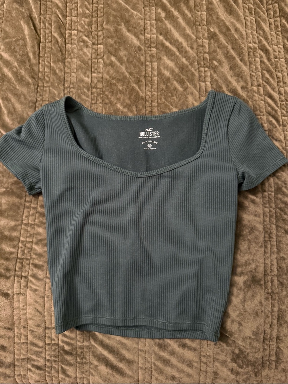 Hollister Ribbed Scoop Neck Crop Top Bundle - Gray, Dark Green, & Tan - Picture 4 of 7